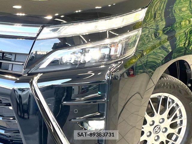 Toyota VOXY HYBRID 2021-09 6818000-12