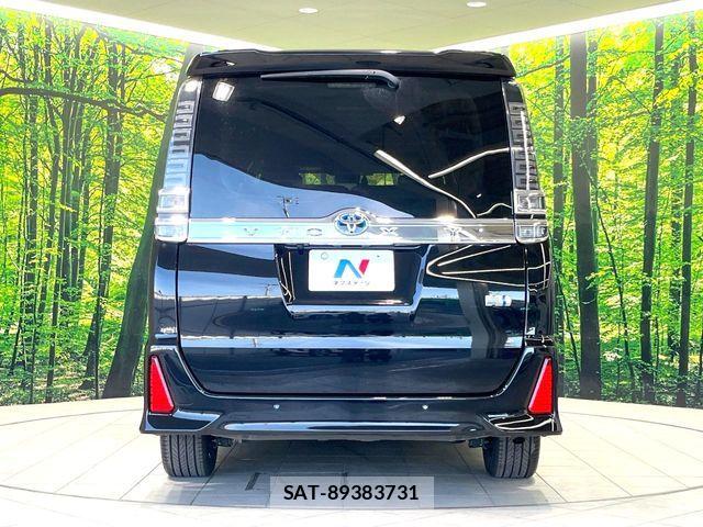 Toyota VOXY HYBRID 2021-09 6818000-15