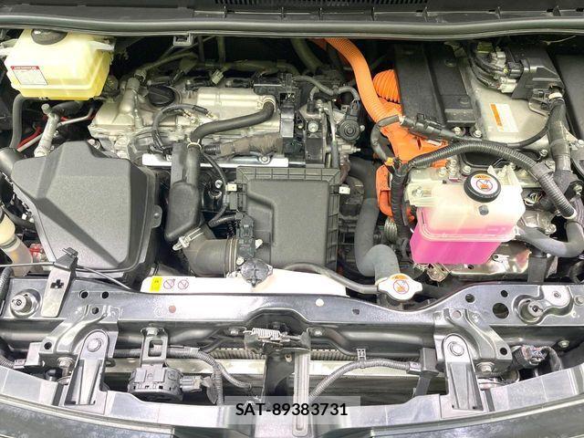 Toyota VOXY HYBRID 2021-09 6818000-18