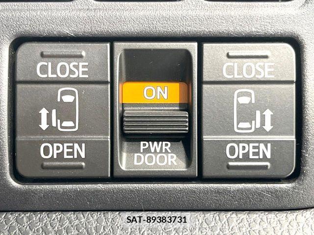 Toyota VOXY HYBRID 2021-09 6818000-6