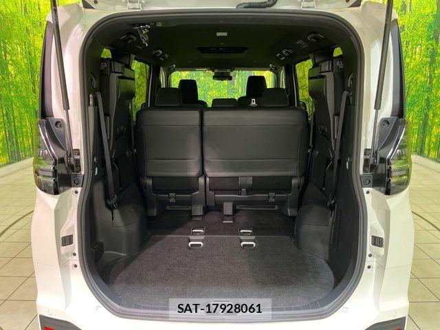 Toyota VOXY HYBRID 2024-03 6817994-10