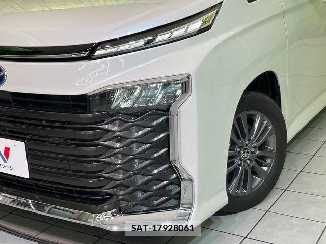 Toyota VOXY HYBRID 2024-03 6817994-12