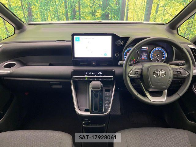 Toyota VOXY HYBRID 2024-03 6817994-1