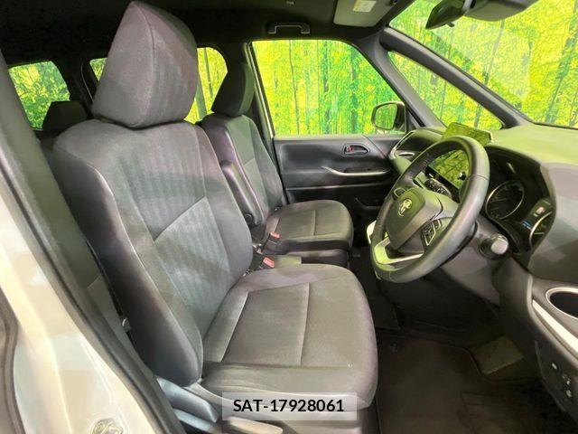 Toyota VOXY HYBRID 2024-03 6817994-7
