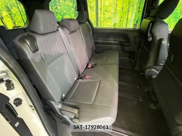 Toyota VOXY HYBRID 2024-03 6817994-8