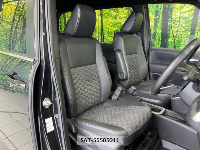 Toyota VOXY HYBRID 2022-09 6817986-9