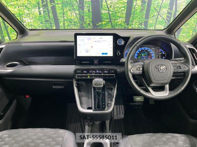 Toyota VOXY HYBRID 2022-09 6817986-1