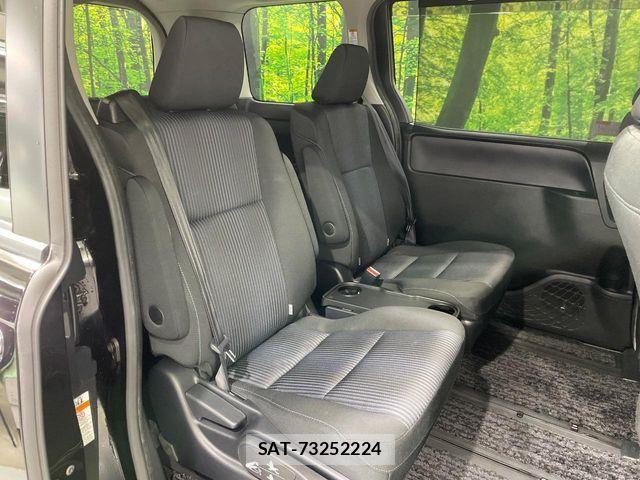 Toyota VOXY HYBRID 2016-08 6817998-9