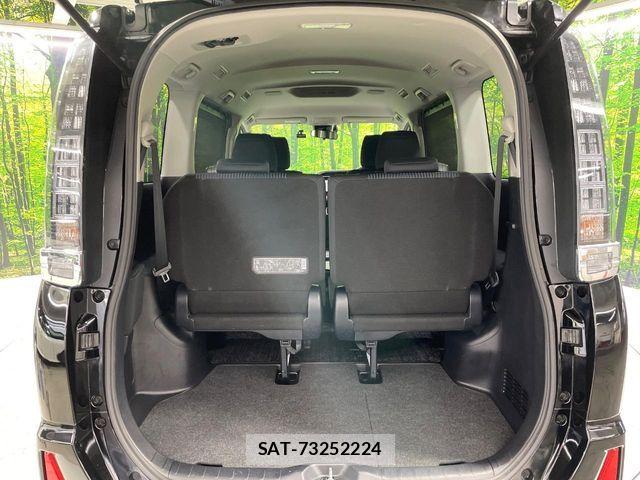 Toyota VOXY HYBRID 2016-08 6817998-11