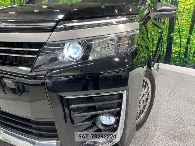 Toyota VOXY HYBRID 2016-08 6817998-13