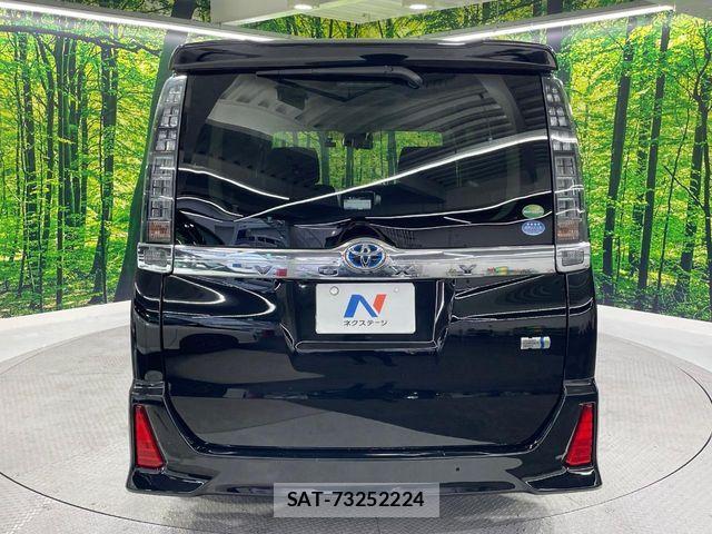 Toyota VOXY HYBRID 2016-08 6817998-16