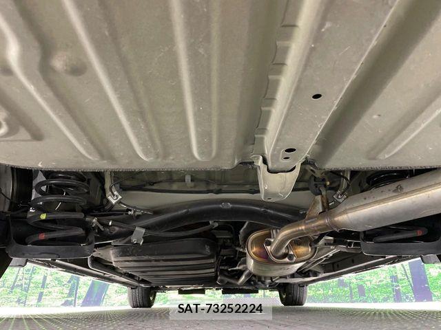 Toyota VOXY HYBRID 2016-08 6817998-18