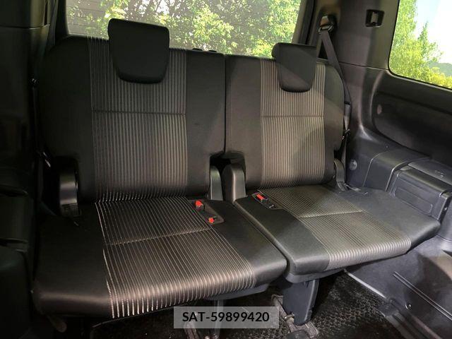 Toyota VOXY HYBRID 2018-03 6915291-9