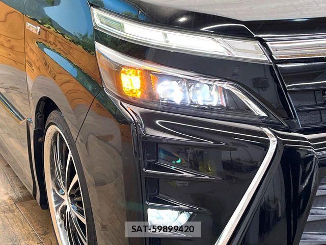 Toyota VOXY HYBRID 2018-03 6915291-12
