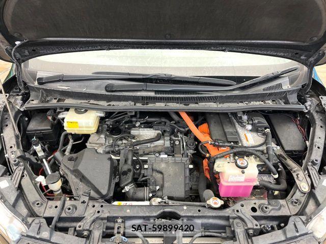 Toyota VOXY HYBRID 2018-03 6915291-17