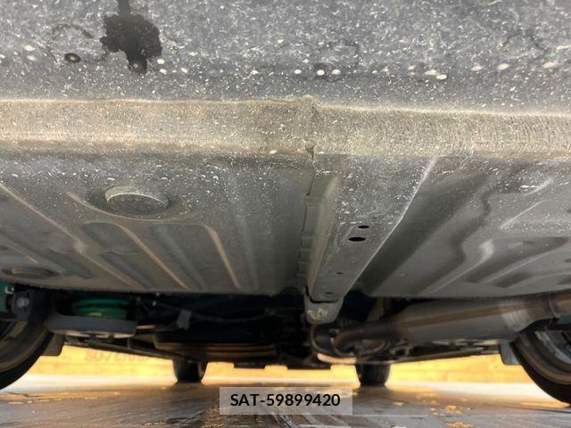 Toyota VOXY HYBRID 2018-03 6915291-18