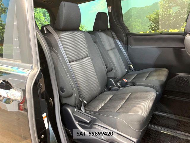 Toyota VOXY HYBRID 2018-03 6915291-8