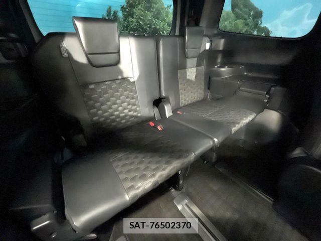 Toyota VOXY HYBRID 2022-12 6915264-9