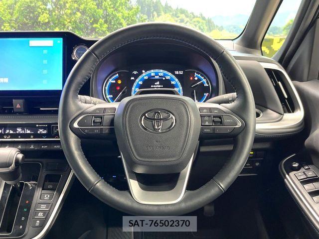 Toyota VOXY HYBRID 2022-12 6915264-11