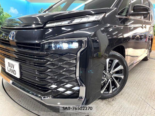 Toyota VOXY HYBRID 2022-12 6915264-12