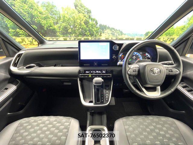 Toyota VOXY HYBRID 2022-12 6915264-1
