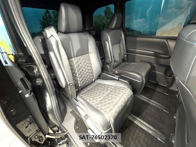 Toyota VOXY HYBRID 2022-12 6915264-8