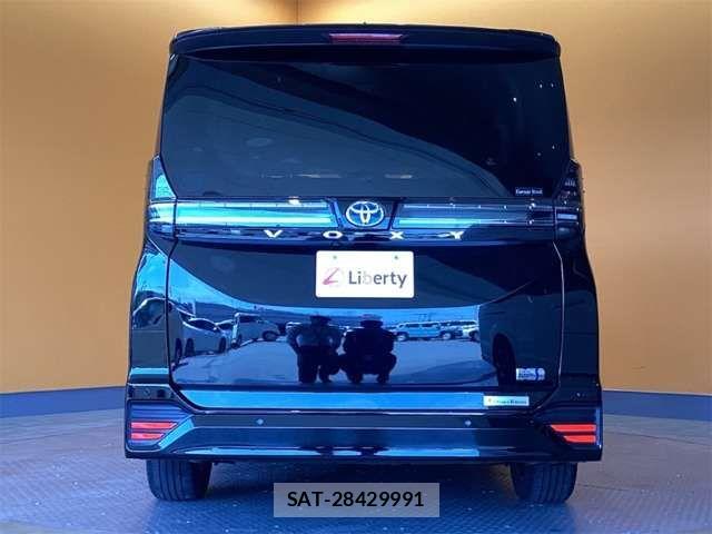Toyota VOXY HYBRID 2023-02 6915275-12