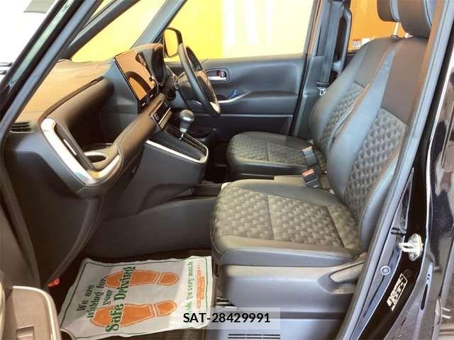 Toyota VOXY HYBRID 2023-02 6915275-17