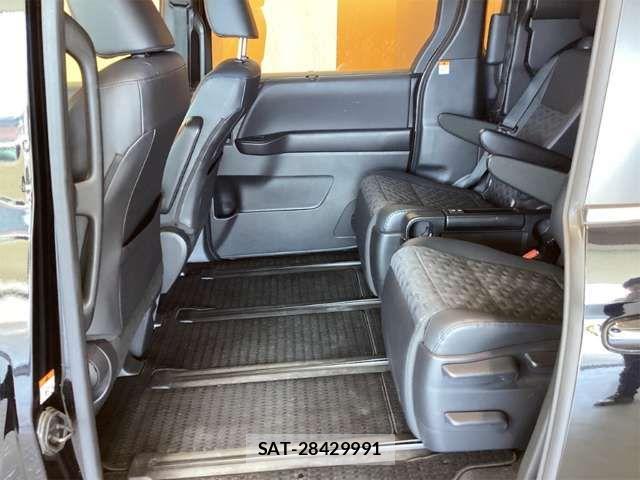 Toyota VOXY HYBRID 2023-02 6915275-18