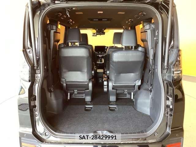 Toyota VOXY HYBRID 2023-02 6915275-19