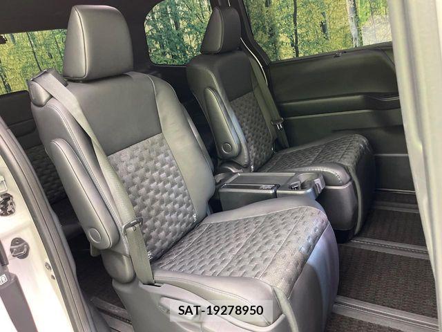 Toyota VOXY HYBRID 2024-02 6915269-9