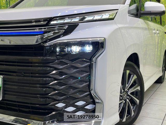 Toyota VOXY HYBRID 2024-02 6915269-12