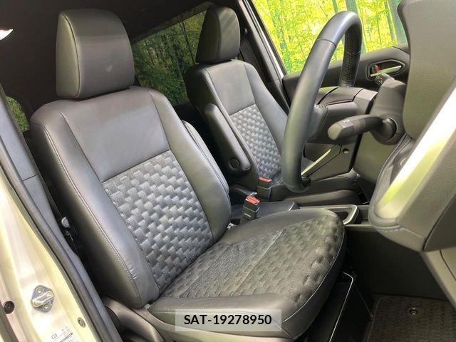 Toyota VOXY HYBRID 2024-02 6915269-8