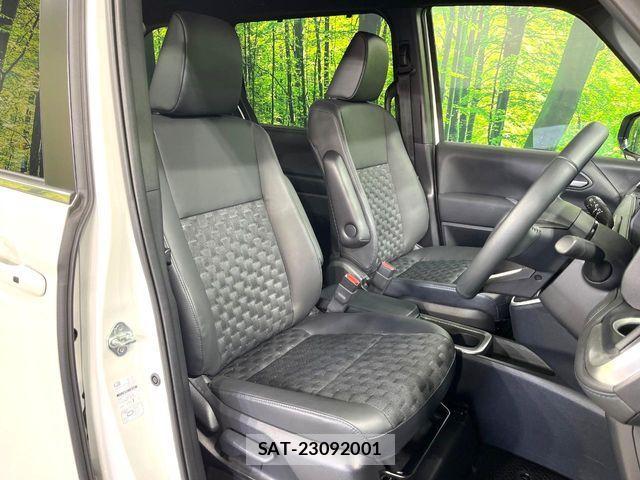 Toyota VOXY HYBRID 2025-10 6915271-7