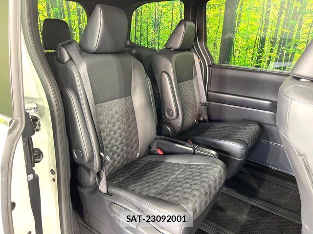 Toyota VOXY HYBRID 2025-10 6915271-8