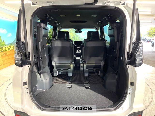 Toyota VOXY HYBRID 2023-08 6915266-9
