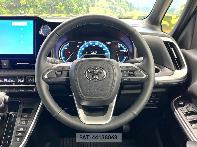 Toyota VOXY HYBRID 2023-08 6915266-10