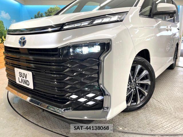 Toyota VOXY HYBRID 2023-08 6915266-11