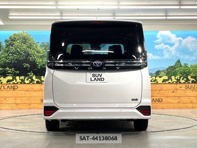 Toyota VOXY HYBRID 2023-08 6915266-14