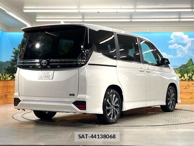 Toyota VOXY HYBRID 2023-08 6915266-16