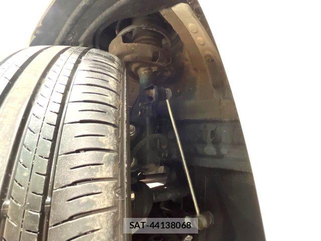 Toyota VOXY HYBRID 2023-08 6915266-19