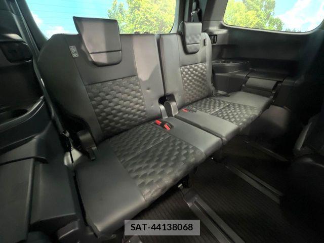 Toyota VOXY HYBRID 2023-08 6915266-8
