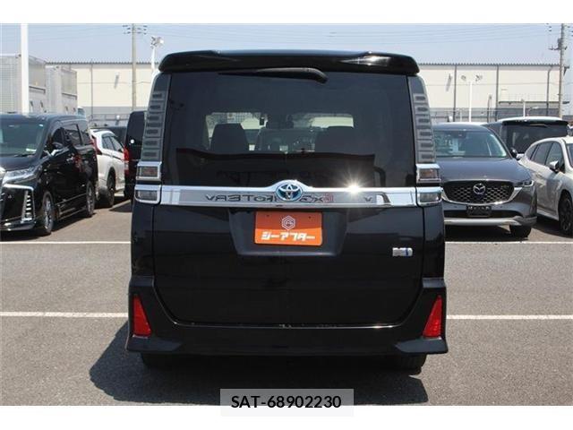 Toyota VOXY HYBRID 2018-06 6915313-9