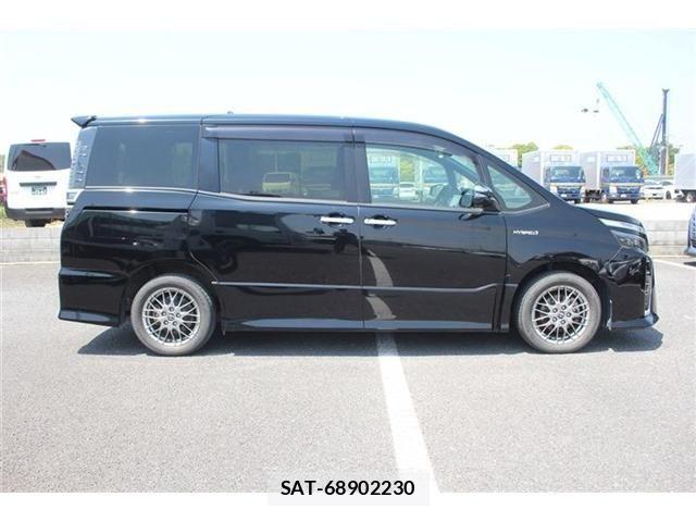 Toyota VOXY HYBRID 2018-06 6915313-10