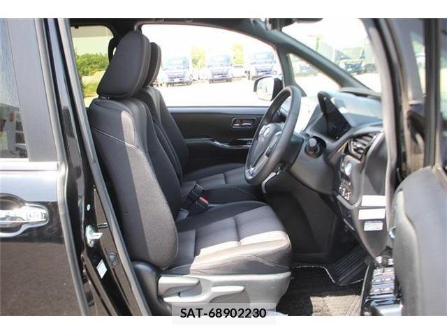 Toyota VOXY HYBRID 2018-06 6915313-17