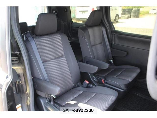 Toyota VOXY HYBRID 2018-06 6915313-18