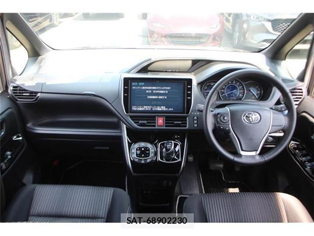 Toyota VOXY HYBRID 2018-06 6915313-19
