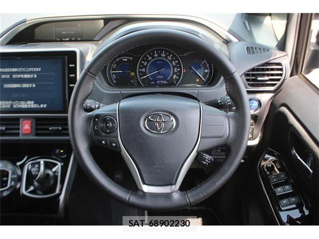 Toyota VOXY HYBRID 2018-06 6915313-20