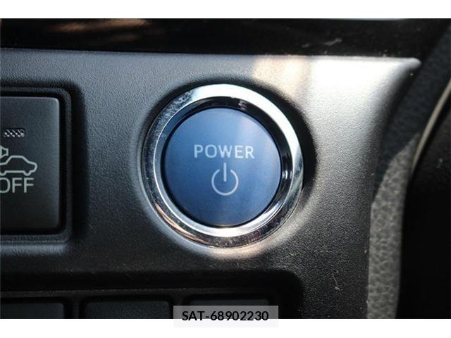 Toyota VOXY HYBRID 2018-06 6915313-23