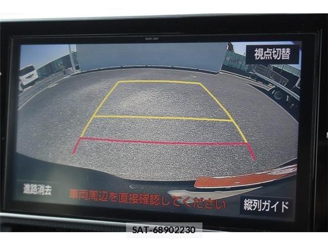 Toyota VOXY HYBRID 2018-06 6915313-2